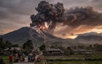 Gunung Marapi Erupsi, Abu Vulkanik Hujani Bukittinggi dan Agam