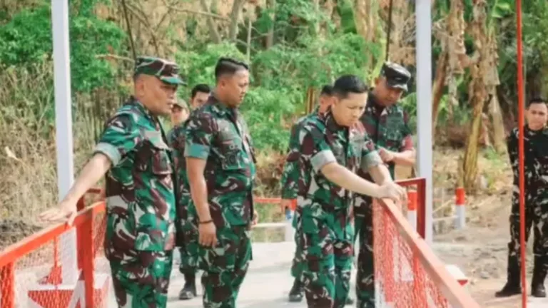 Kasdam XIV/Hasanuddin Tinjau Jembatan Perintis Garuda di Gowa, Pastikan Keamanan Akses Warga