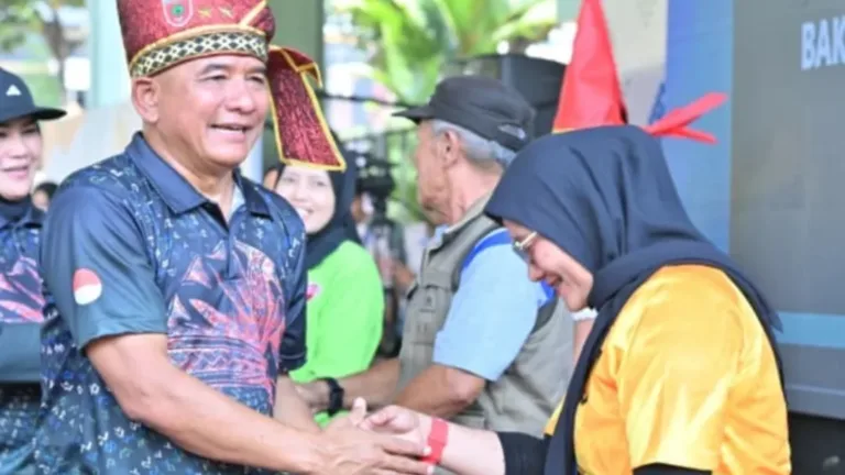 Baksoskes Kodam XIV/Hsn Sentuh Ribuan Warga, Pangdam XIV/Hsn: TNI Hadir Bantu Kesulitan Rakyat
