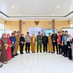 Babinsa Romangloe Hadiri Forum Konsultasi Publik: Transparansi Standar Pelayanan di SMP 24 Gowa
