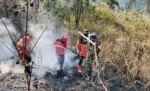 Babinsa Bersama Aparat dan Warga Berhasil Padamkan Kebakaran Lahan Seluas 6 Hektare di Pattapang Gowa