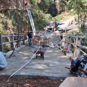 Sinergi TNI dan Masyarakat, Pembangunan Jembatan Beton Tahap VI di Tombolo Pao Capai 82 Persen
