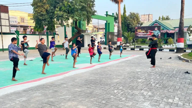 Wujud Nyata Pembinaan Teritorial, Kodim 1409/Gowa Latih Puluhan Anak Pencak Silat Militer