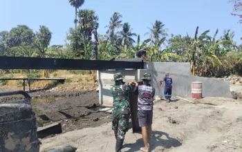 Gotong Royong TNI dan Warga Gowa Kebut Pembangunan Jembatan Garuda di Gowa