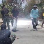Personil TNI Bersama Masyarakat Gaspol Pengerjaan Jembatan Beton Garuda Gowa