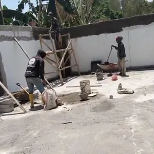 Babinsa Koramil Bajeng Pastikan Kualitas Pembangunan KDKMP Gowa Berjalan Lancar