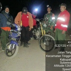 Hampir 7 Hektare Hutan Lindung Terbakar, Babinsa Gerak Cepat Bersama Warga Jinakkan Api