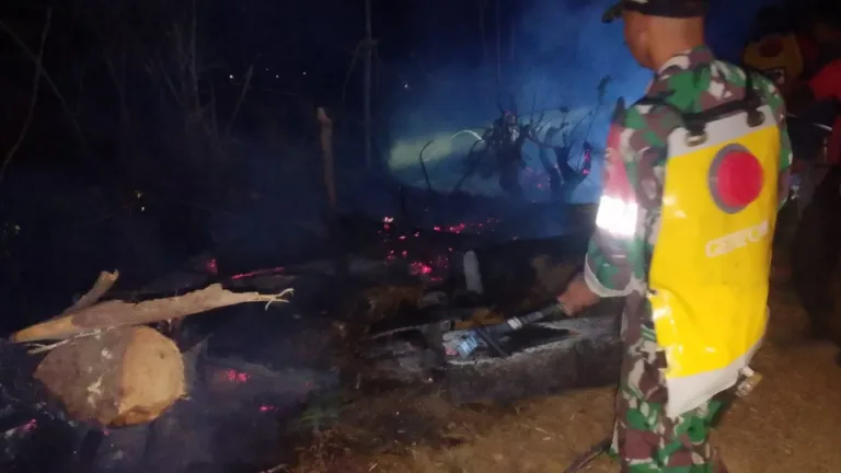 Aksi Cepat Tanggap TNI-Polri dan MPA Padamkan Kebakaran Lahan di Tinggimoncong