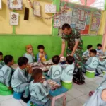 Sukseskan Program Nasional, Babinsa Koramil 1409-03/Bontomarannu Dampingi Langsung Pembagian MBG*