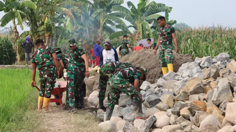 Buka Akses Ekonomi Desa, Satgas TMMD Kodim 1409/Gowa Mulai Garap Jalan Tani di Bontonompo