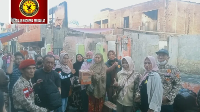 Ormas RAMPAS Sulsel Salurkan Bantuan untuk Korban Kebakaran di Jalan Teuku Umar Makassar