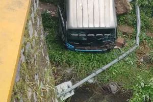 Hilang Kendali Bus Padang Payakumbuh Terjun Bebas Ke Sungai
