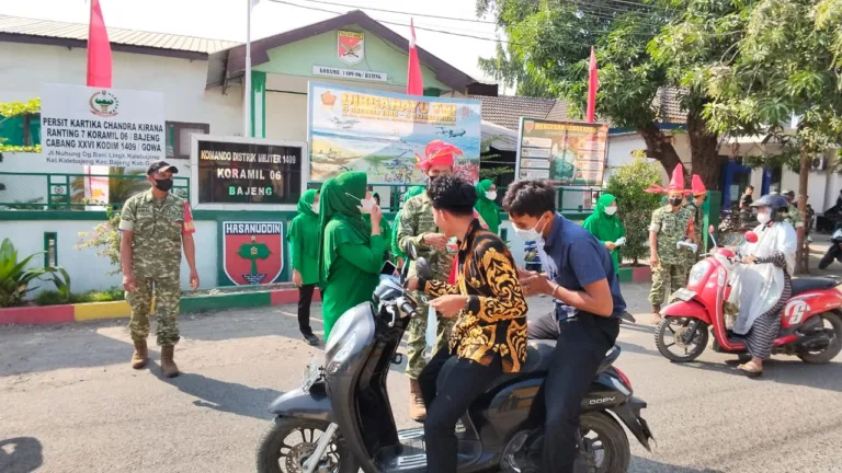 Tanggap Asap Karhutla, Kodim 1409/Gowa Kembali Bagikan Masker Gratis ke Masyarakat