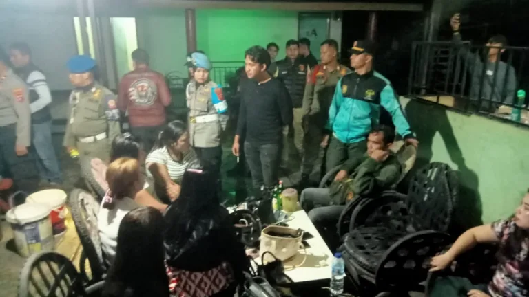 Razia Gabungan Polres Pasaman Barat di Cafe Diamon, 8 Wanita Pemandu Karaoke Diamankan