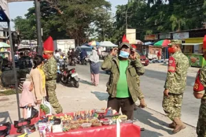 Atasi Dampak Asap Karhutla, Kodim 1409/Gowa Masuk Hari Ke-3 Bagikan Masker Gratis