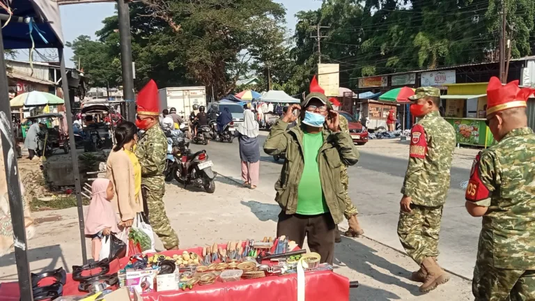 Atasi Dampak Asap Karhutla, Kodim 1409/Gowa Masuk Hari Ke-3 Bagikan Masker Gratis