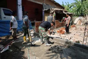 Wujudkan Hunian Layak, Kodim 1409/Gowa Lanjutkan Pembangunan Rumah Bapak Syahrir