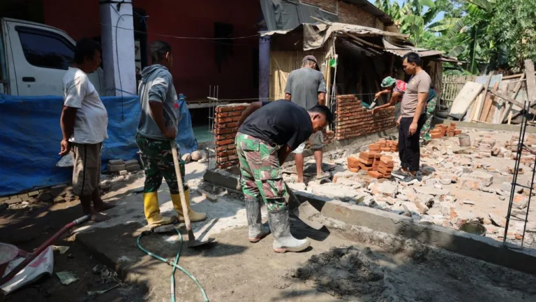 Wujudkan Hunian Layak, Kodim 1409/Gowa Lanjutkan Pembangunan Rumah Bapak Syahrir