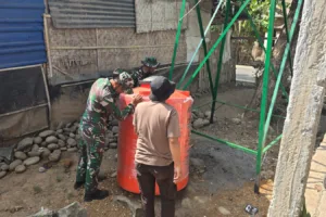 Atasi Krisis Air Bersih, Satgas TMMD Ke-130 Pasang Tandon Sumur Bor di Desa Barembeng