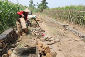 Antisipasi Tanah Longsor, Satgas TMMD Ke-130 Gowa Fokus Rampungkan Bangunan Talud
