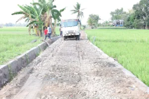 Jalan Tani Bontonompo Terus Digarap, Harapan Baru Bagi Petani Desa Kalebarembeng