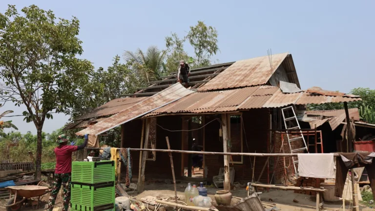 Aksi Nyata Bagi Masyarakat, Pengerjaan Rumah Tidak Layak Huni di Desa Kalebarembeng Kian Masif