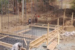 Wujudkan Akses Desa, Prajurit TNI dan Warga Manuju Gotong Royong Bangun Jembatan Beton Cangkodidi