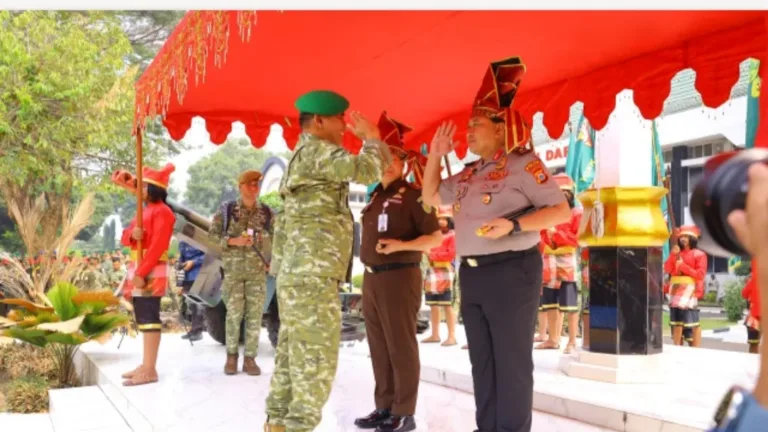 Kapolda Sulsel Dikukuhkan sebagai Warga Kehormatan Kodam XIV/Hasanuddin, Perkuat Sinergi TNI-Polri