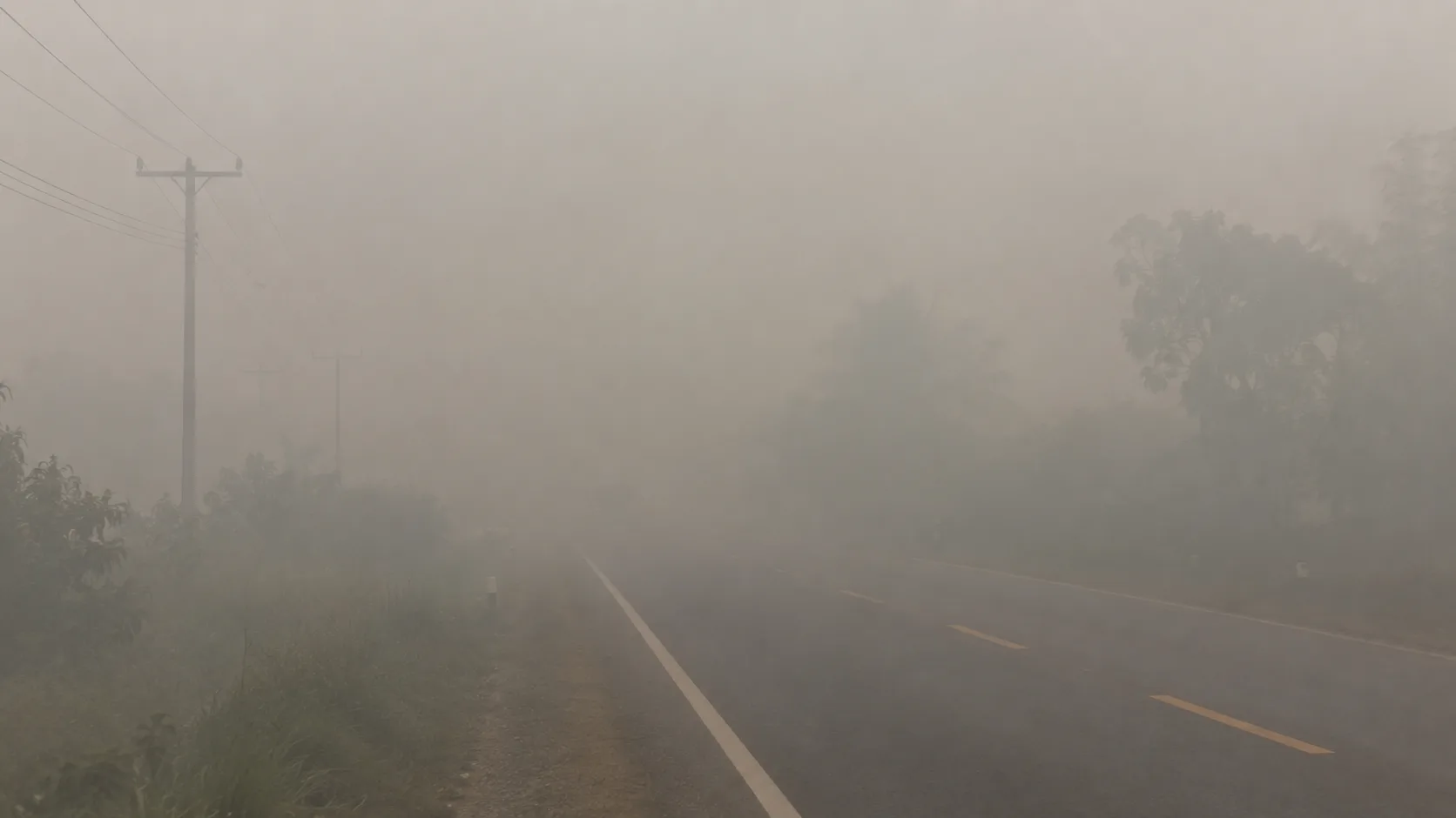 Kabut Asap Picu Kecelakaan Beruntun 10 Kendaraan di Lampung