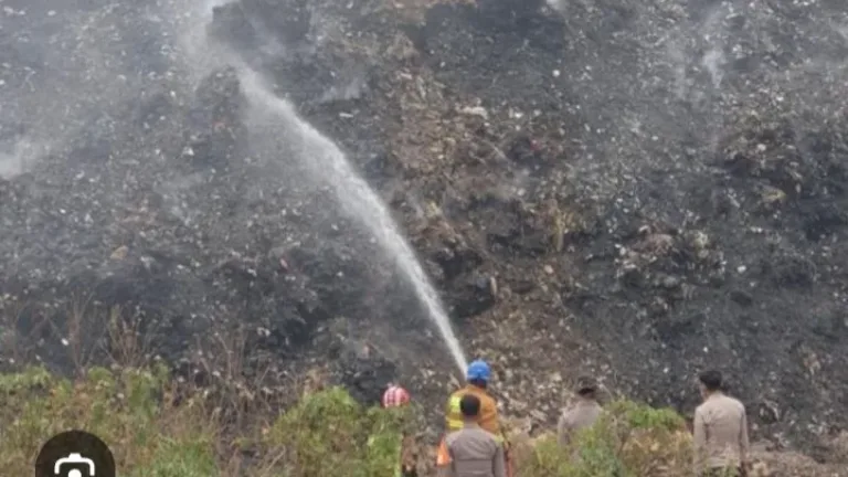 Sampah Garut menumpuk, warga terdampak asap, dan pembenahan sistem pengelolaan menjadi sorotan