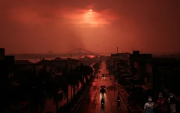 Kabut Asap Palangka Raya Memburuk, Langit Memerah