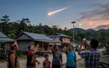 Benda Bercahaya Melintas di Langit Kalimantan