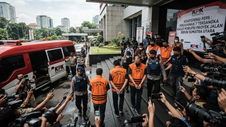 KPK Tahan 7 dari 8 Tersangka Korupsi Proyek Jalan BBPJN Sumut