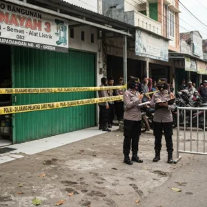 Pembunuhan di Menganti Gresik, Wanita Telepon 110 Usai Bacok Kekasih
