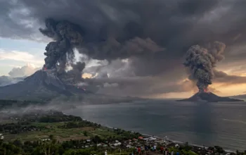 Semeru dan Anak Krakatau Erupsi Bersamaan
