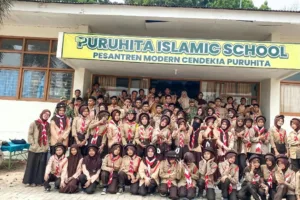 Bangun Jiwa Disiplin Generasi Muda, Anggota Koramil 01 Somba Opu Berikan Materi PBB kepada Siswa‑siswi SMA‑SMP Guppi
